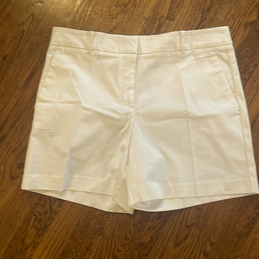Ann Taylor NWT, The Metro Short, Mid Rise